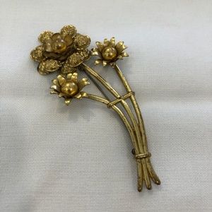 VINTAGE triple flower gold brooch!